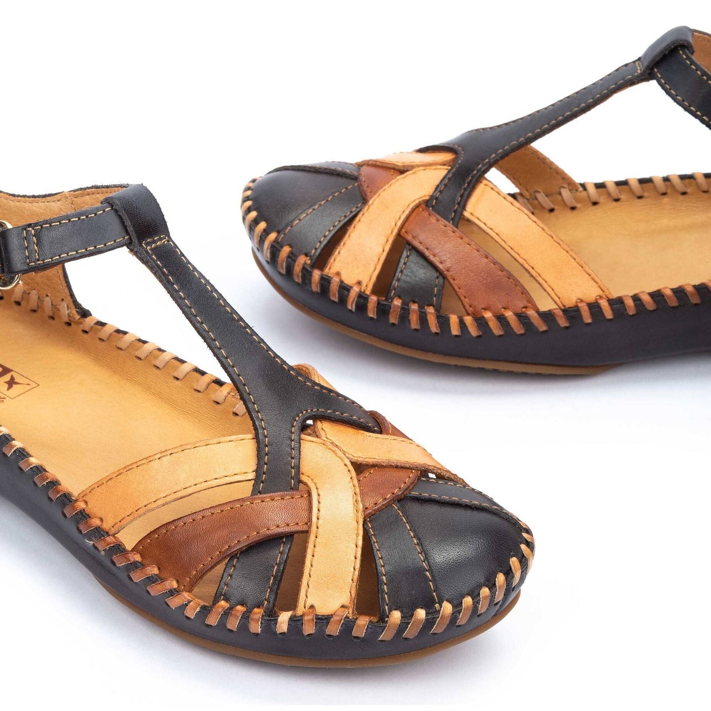 Sandalia con tiras cruzadas para mujer