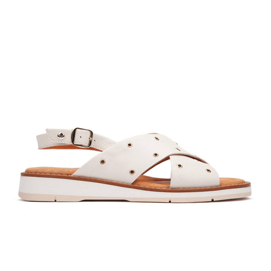 Sandalia con tiras cruzadas y tachas para mujer